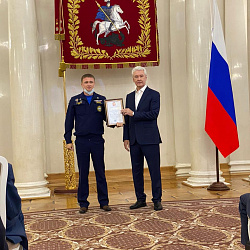 Сергей Собянин вручил награду советнику ректора РТУ МИРЭА
