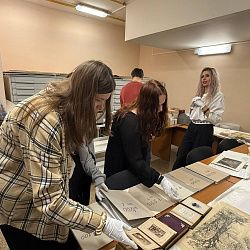 Будущие документоведы РТУ МИРЭА ознакомились с уникальным архивохранилищем в Центральном государственном историческом архиве Москвы