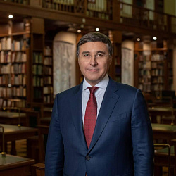 Глава Минобрнауки Валерий Фальков поздравил студентов и преподавателей с началом учебного года
