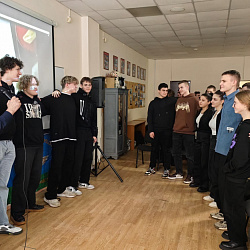 Первокурсники колледжа РТУ МИРЭА встретились с заместителем председателя центрального правления Союза десантников России 