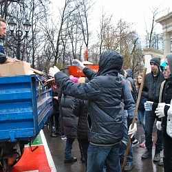 Студенты кампуса на ул. Стромынка приняли участие в ежегодном традиционном субботнике в Парке культуры и отдыха «Сокольники»