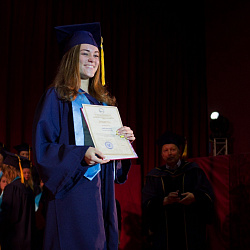 Состоялось торжественное вручение дипломов выпускникам Московского технологического университета, окончившим обучение с отличием