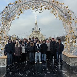 Первокурсники колледжа РТУ МИРЭА увидели Москву глазами художников  