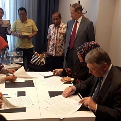 6 июня 2015 г. состоялось подписание меморандумов о намерениях между МИРЭА и рядом ведущих государственных и частных высших учебных заведений Индонезии. 