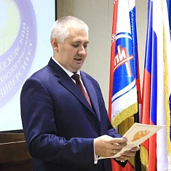 В канун празднования 80-летия МГУПИ, ректор и первый проректор университета вручили награды Министерства образования и науки РФ профессорско-преподавательскому составу кампуса