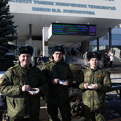 Во всех кампусах РТУ МИРЭА ко Дню защитника Отечества была развёрнута полевая кухня