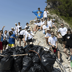 Волонтёры РТУ МИРЭА собрали 1,3 тонны пластика на побережье Чёрного моря