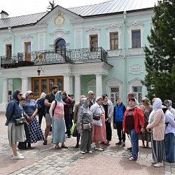 Группа сотрудников университета посетила Свято-Троицкую Сергиеву лавру