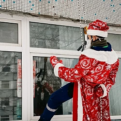 Добровольцы ВСКС подарили маленьким пациентам праздник в детской больнице