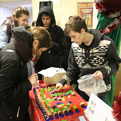 В университете прошли благотворительные новогодние ярмарки