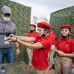 Члены отряда Юнармии РТУ МИРЭА посетили военно-патриотический парк «Патриот»