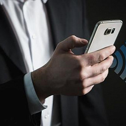 Эксперт РТУ МИРЭА рассказал об опасности «чёрного датчика» на китайских смартфонах