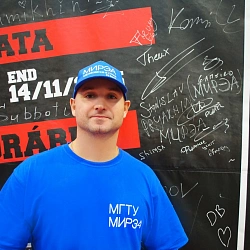 Заведующий кафедрой физического воспитания занял два первых места и установил четыре мировых рекорда на Чемпионате Мира по пауэрлифтингу и жиму лёжа.