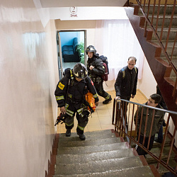 В университете прошла тренировка по эвакуации людей из здания общежития