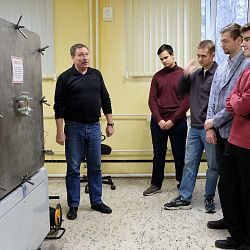 Студенты Передовой инженерной школы СВЧ-электроники РТУ МИРЭА посетили предприятие АО «НПО «Орион», входящее в холдинг «Российские космические системы» 