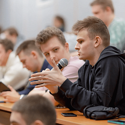 Студенты РТУ МИРЭА встретились с блогером-миллионником Сергеем Кутовым