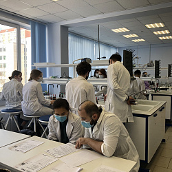 РТУ МИРЭА провёл очный практический тур Московской олимпиады школьников по химии
