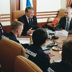 Ректор Университета С. А. Кудж встретился с заместителем Председателя Совета Федерации Российской Федерации, Президентом Российского союза спасателей, Ю.Л. Воробьёвым на чествовании добровольцев-спасателей молодёжного крыла РОССОЮЗСПАСа