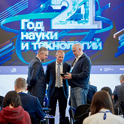 Ректор РТУ МИРЭА посетил Фестиваль технических разработок «Техносреда»