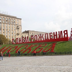 Студенты-спасатели МИРЭА контролировали безопасность гостей Парка Победы в День города.