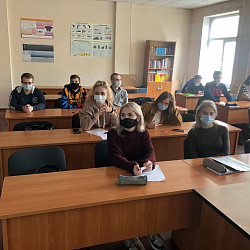 Члены кружка «Креативная экономика» РТУ МИРЭА обсудили современные экономические проблемы