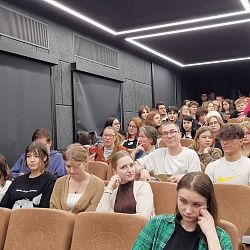 Студенты ИПТИП РТУ МИРЭА узнали о трендах в дизайне интерьера на лекции в музее «Искусство Африки»