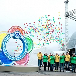 Студенты университета приняли участие в церемонии начала годового отсчета до старта Всемирного фестиваля молодёжи и студентов 2017 года