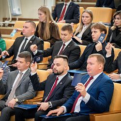 Преподаватель Института информационных технологий одержал победу в дебатах на заседании Молодёжного парламента 