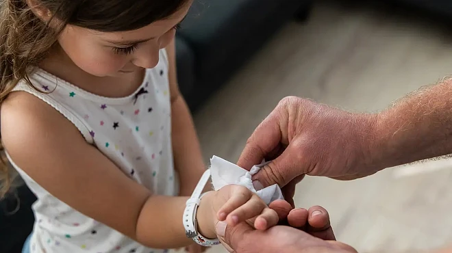 В РТУ МИРЭА рассказали об опасности влажных салфеток для детской кожи