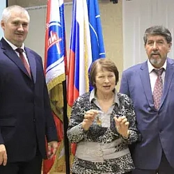 В канун празднования 80-летия МГУПИ, ректор и первый проректор университета вручили награды Министерства образования и науки РФ профессорско-преподавательскому составу кампуса