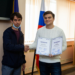 Студенты ИИТ, окончившие образовательные программы Samsung, получили именные сертификаты