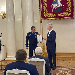 Сергей Собянин вручил награду советнику ректора РТУ МИРЭА