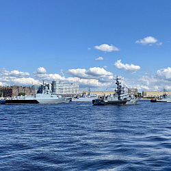 Участники отряда Юнармии РТУ МИРЭА приняли участие в праздновании Дня Военно-морского флота