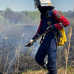 Студенты-спасатели ВСКС ликвидируют пожары на Урале и в Западной Сибири