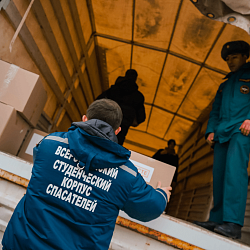 На протяжении месяца добровольцы ЦСО ВСКС оказывают помощь жителям ДНР и ЛНР