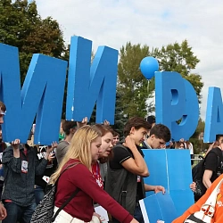 Первокурсники Московского технологического университета приняли участие в Параде российского студенчества на Поклонной горе