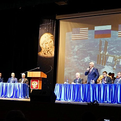 Студенты ФТИ встретились с космонавтами 