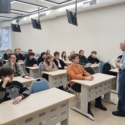 Студенты колледжа РТУ МИРЭА узнали об истории учебного заведения в рамках встречи с преподавателем