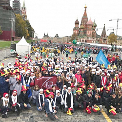 Студенты и сотрудники университета приняли участие параде-карнавале, посвященном открытию XIX Всемирного фестиваля молодежи и студентов
