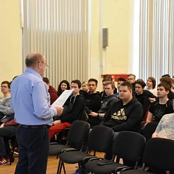 В Колледже программирования и кибербезопасности среди студентов 3-х курсов прошло собрание, посвящённое предстоящим военным сборам