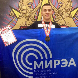 Студент университета Михаил Светанков стал чемпионом мира в номинации «народный жим» в категории до 90 кг