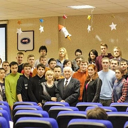 9 апреля в кампусе на улице Стромынка состоялась встреча студентов с ветераном, известным ученым в области ракетных двигателей, профессором, доктором технических наук Борисом Тимофеевичем Ерохиным.