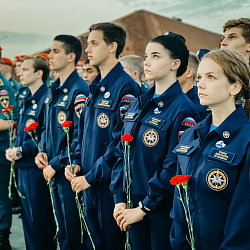 Студенты-спасатели почтили память советских солдат во Ржеве