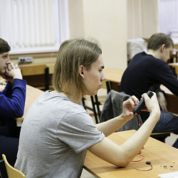 Более 400 школьников сдали практическую часть предпрофессионального экзамена на базе МИРЭА