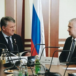 Ректор Университета С. А. Кудж встретился с заместителем Председателя Совета Федерации Российской Федерации, Президентом Российского союза спасателей, Ю.Л. Воробьёвым на чествовании добровольцев-спасателей молодёжного крыла РОССОЮЗСПАСа
