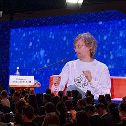 СНО РТУ МИРЭА познакомилось с достижениями отечественной науки в Национальном центре «Россия»