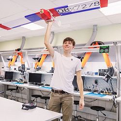 Московский школьник создал стабилизируемый БПЛА в Детском технопарке «Альтаир» РТУ МИРЭА